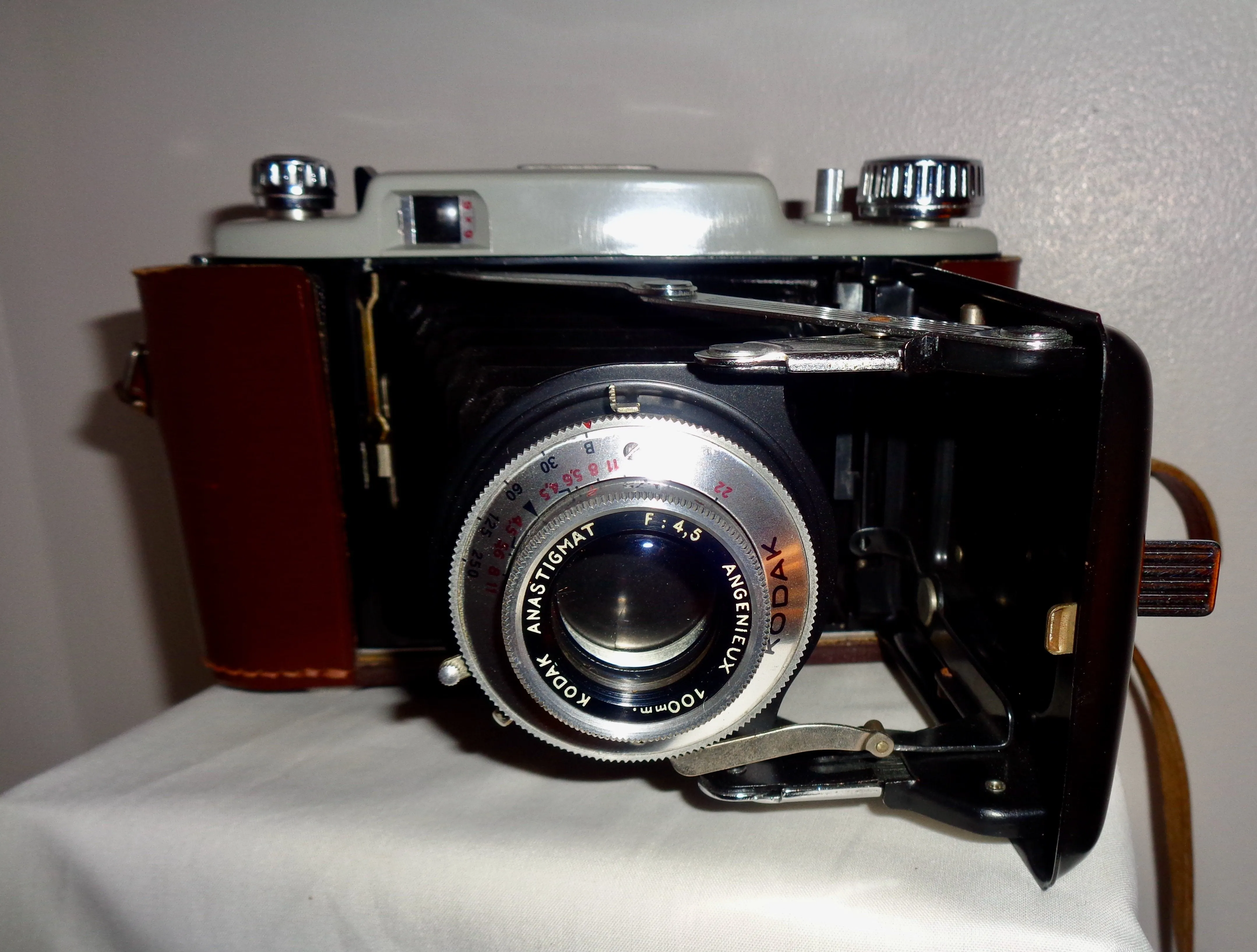 1950s Kodak 620 Model B31 Medium Format Roll Film Camera