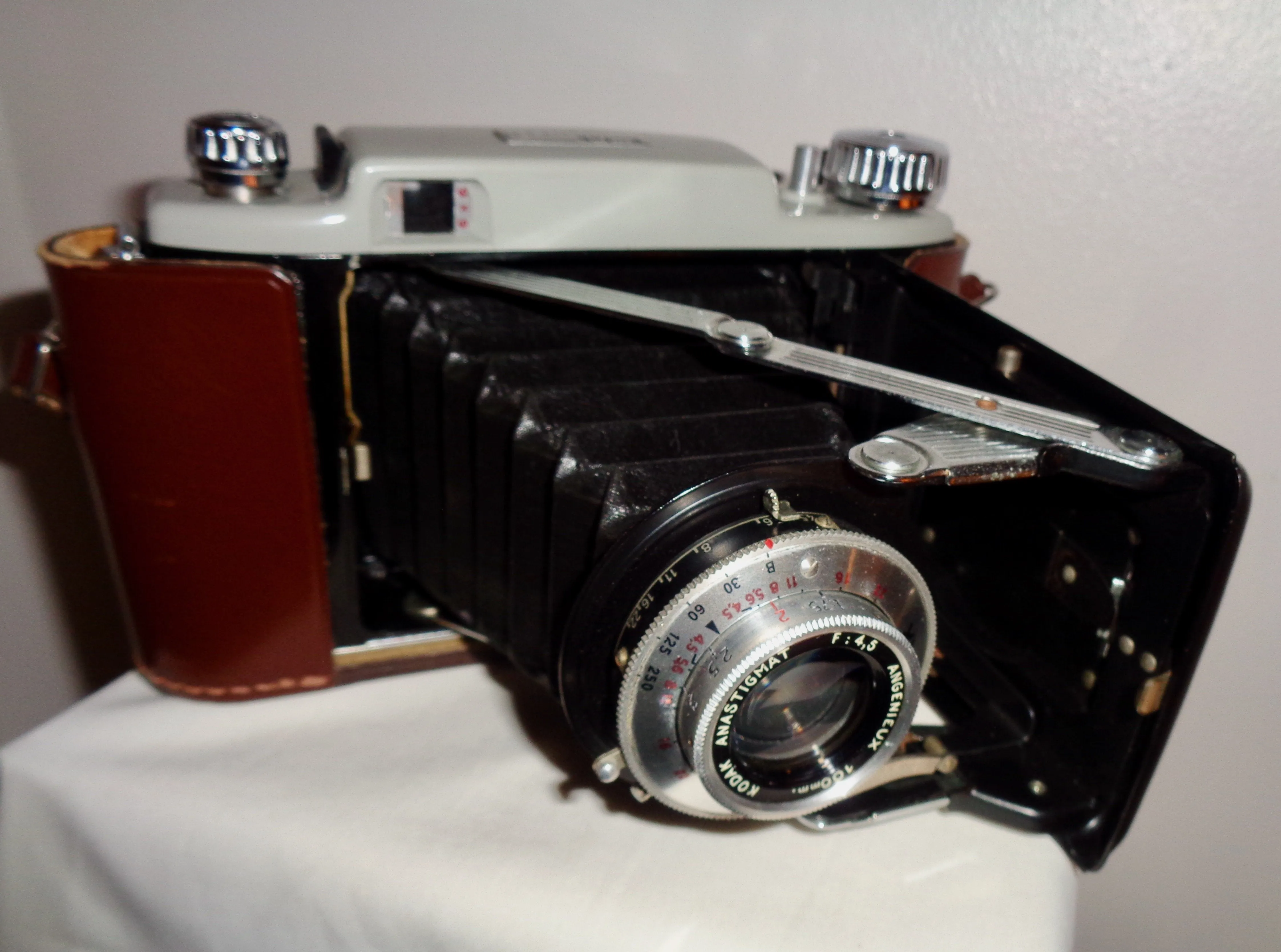 1950s Kodak 620 Model B31 Medium Format Roll Film Camera