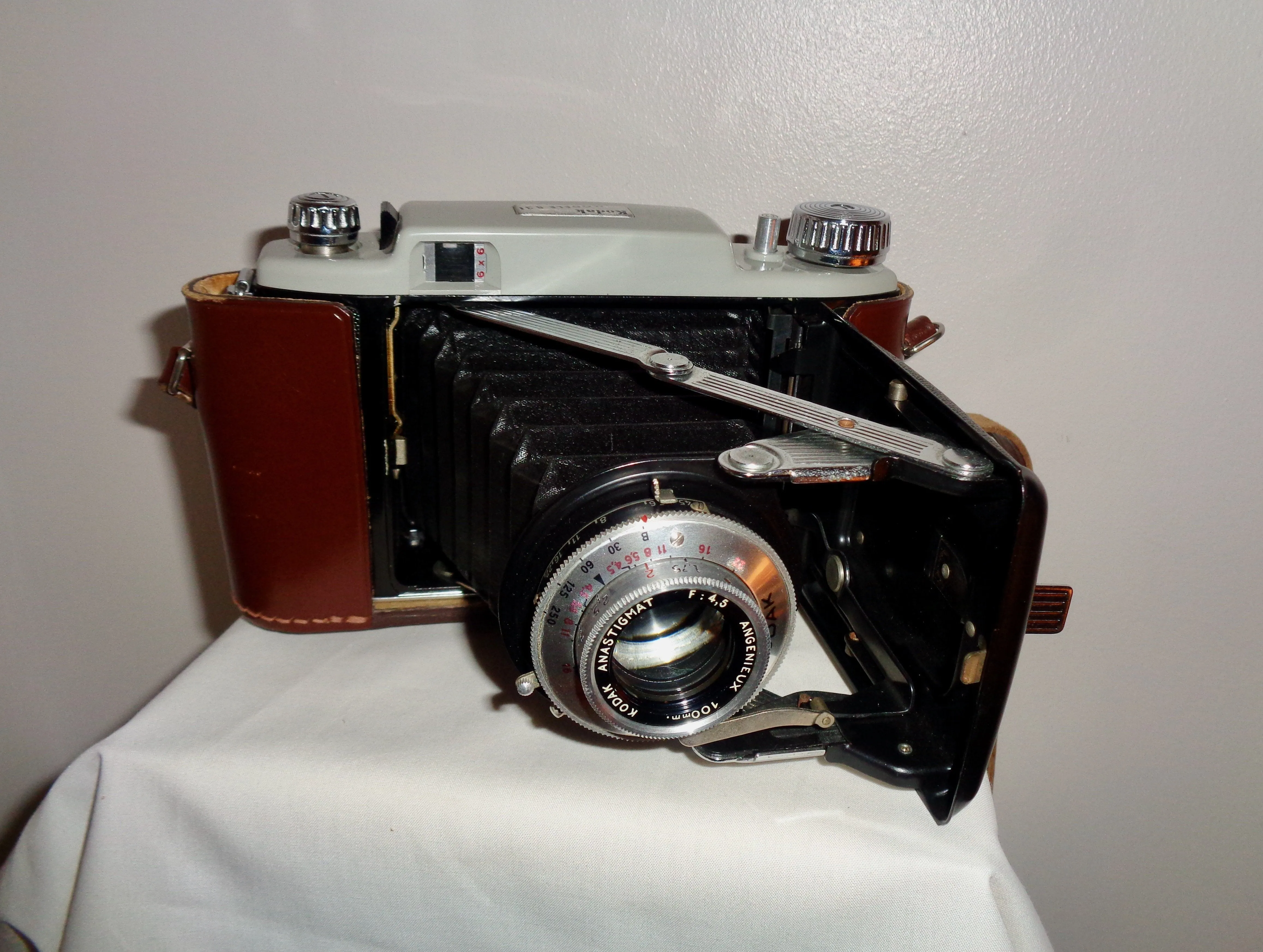 1950s Kodak 620 Model B31 Medium Format Roll Film Camera