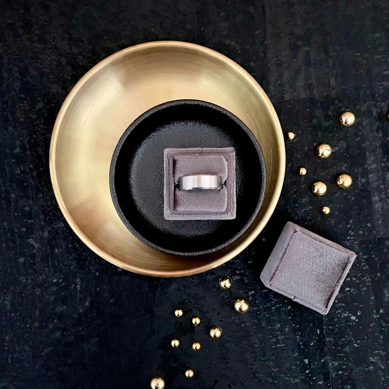 Black Ring Dish