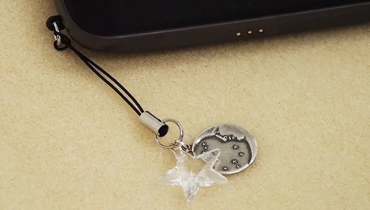How to Use a Smartphone Cell Charm Audio Jack Adapter Plug